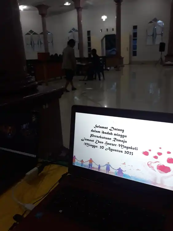 Penggunaan Injil Lukas Bahasa Padoe pada ibadah Persekutuan Remaja Jemaat Eben Haezer Mayakeli