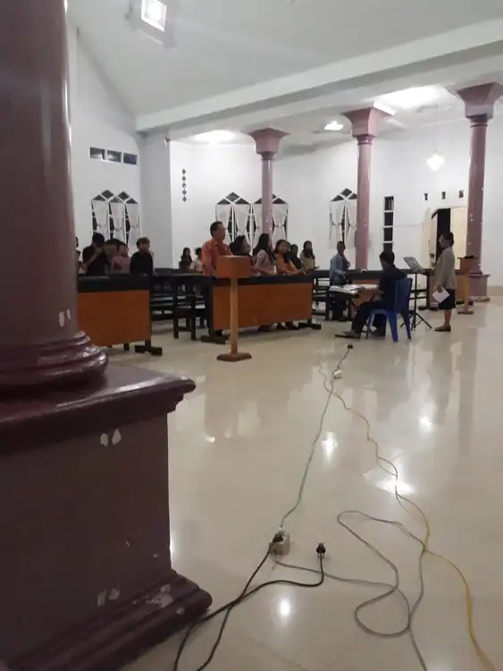 Penggunaan Injil Lukas Bahasa Padoe pada ibadah Persekutuan Remaja Jemaat Eben Haezer Mayakeli