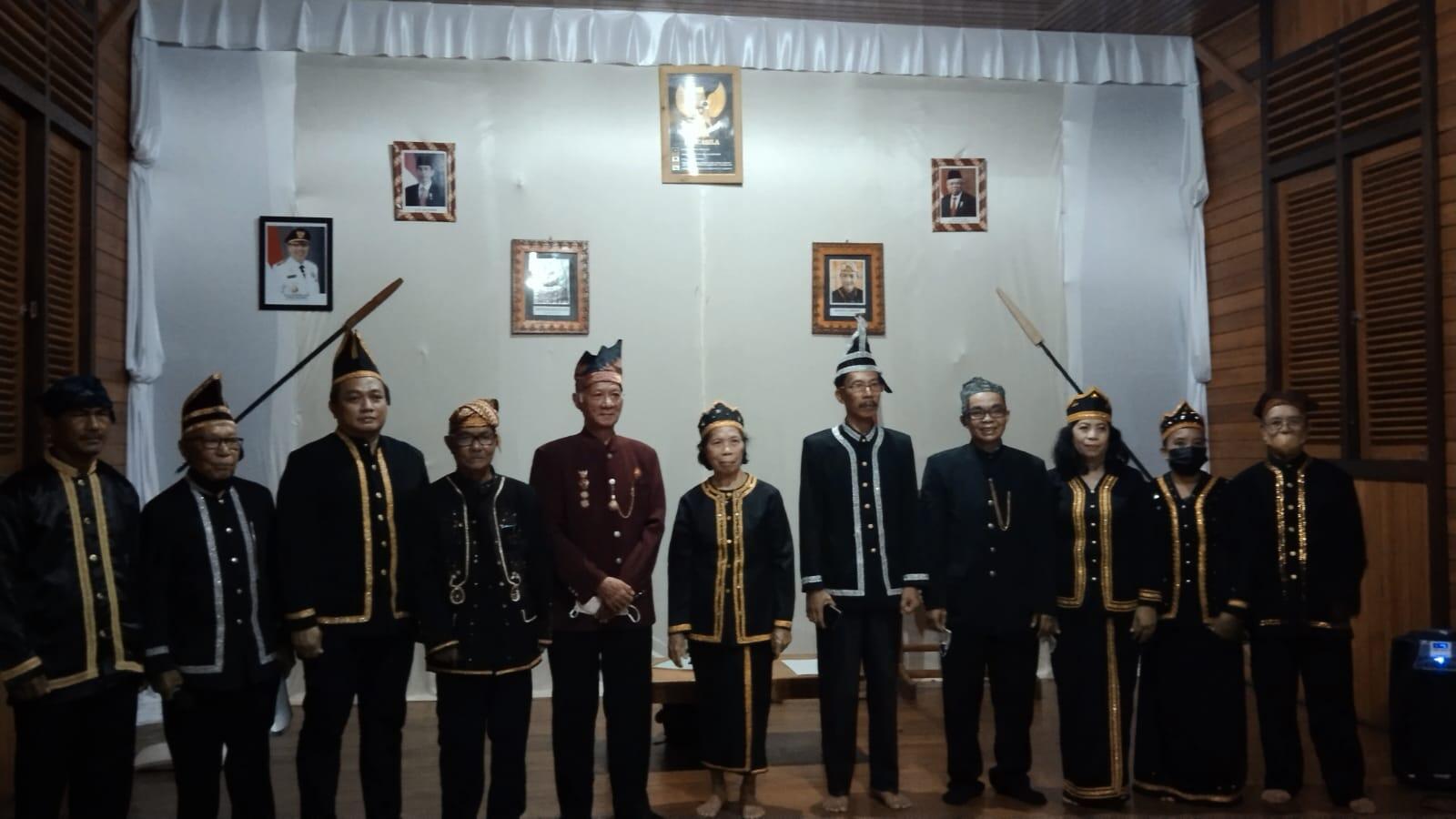 Dewan adat
