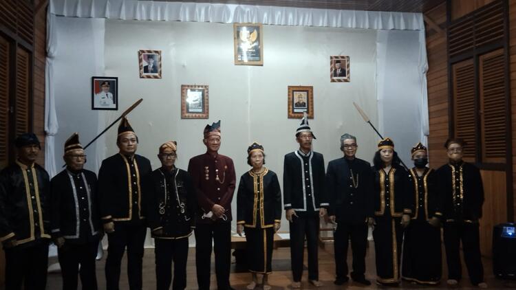 Dewan adat